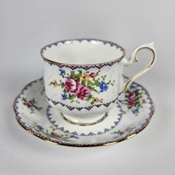 Чайная пара Royal Albert "Petit Point" Костяной фарфор, Англия. Клеймо ...
