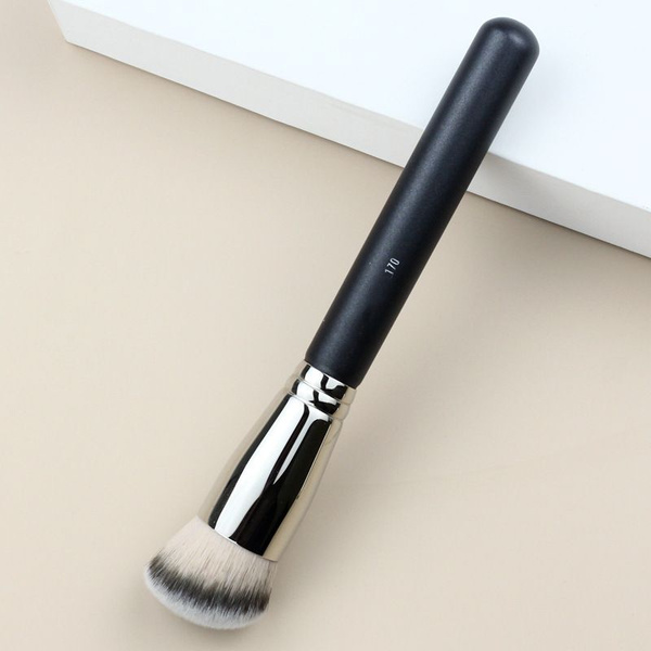 Кисть для тонального крема Mini Rounded Slant Brush Rounded Slant Brush ...