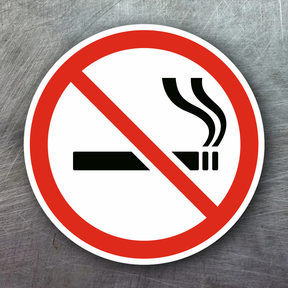 Запрет сигарет в россии. Курение запрещено. Наклейка курение запрещено. Знак «не курить». Курить запрещено табличка.