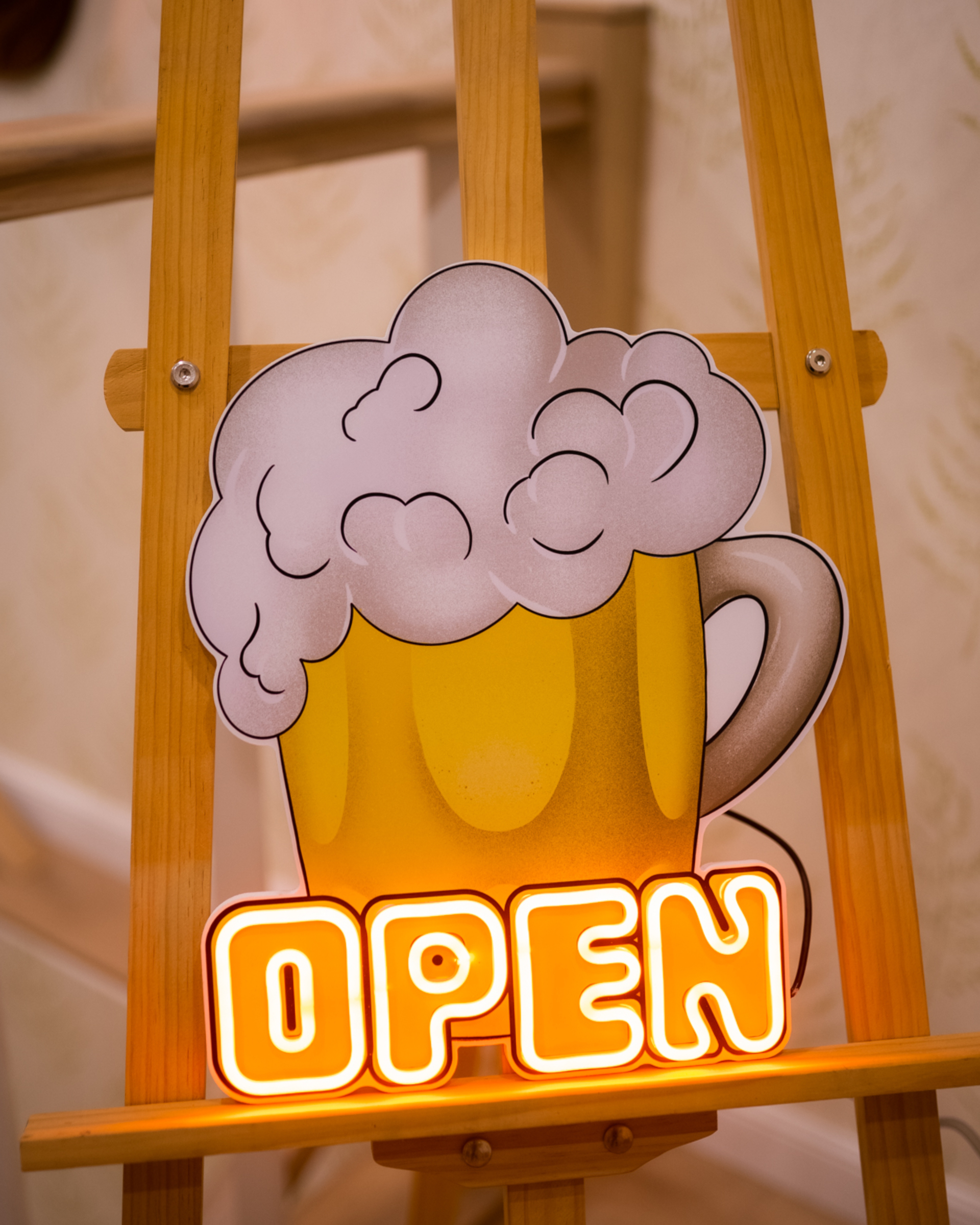 Open 37 file. Табличка open. пивной магазин вывеска. неоновая вывеска open.