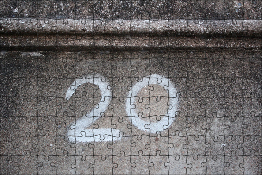 Номер 25.2. Номерные знаки на стене. Цифра 20 стена. Большие обои на стену с номерными знаками. 20 Число на стене.