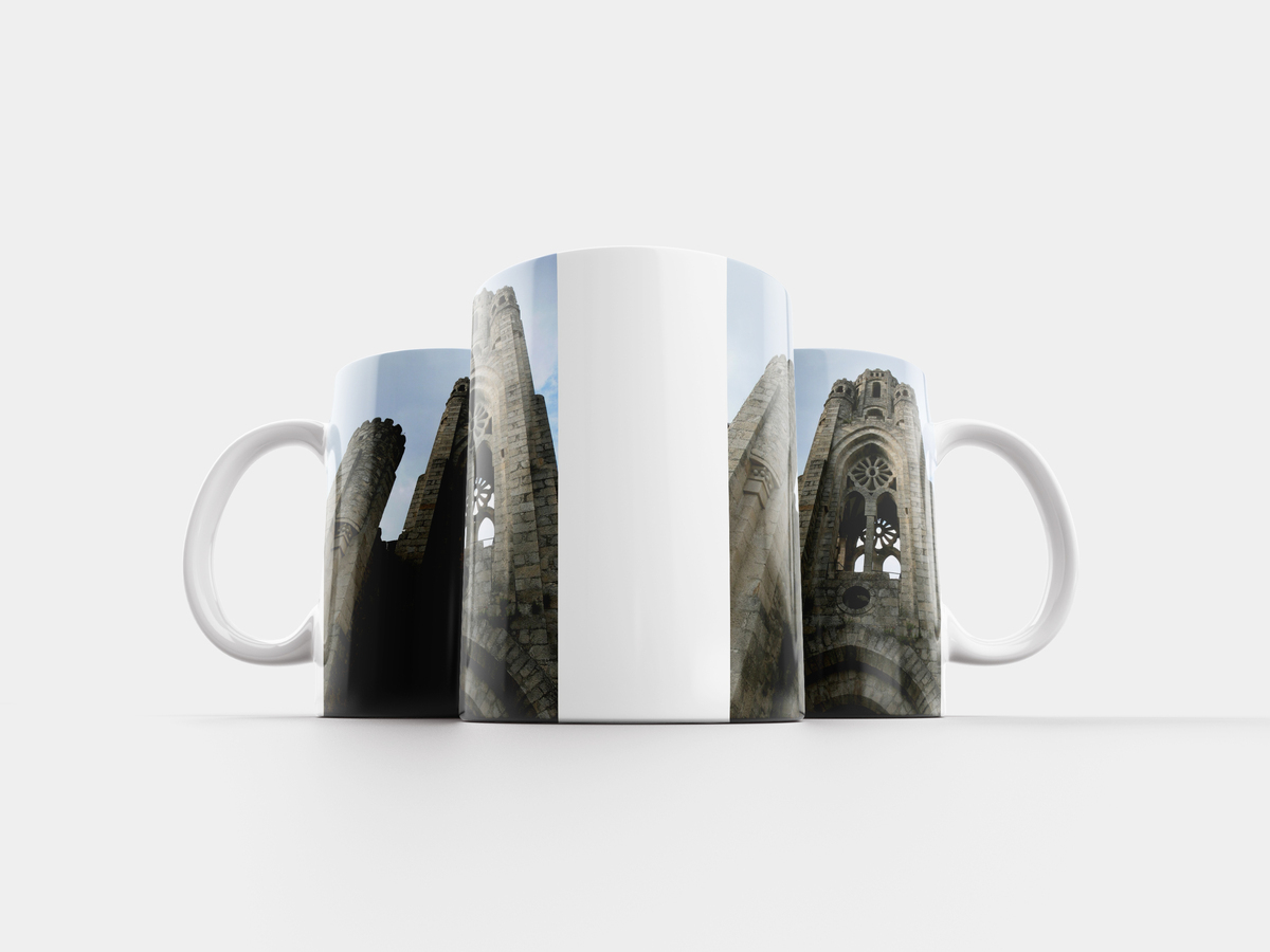 Кружка хамелеон. Кружка пятница. Кружка хотела поступить в театральный а поступила 300 мл. Кружка испания. Чашка из барселоны.