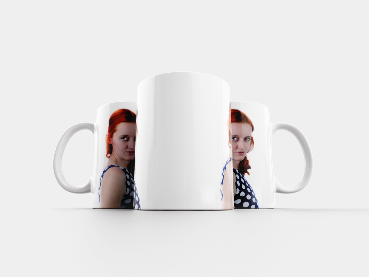 в кружке волос