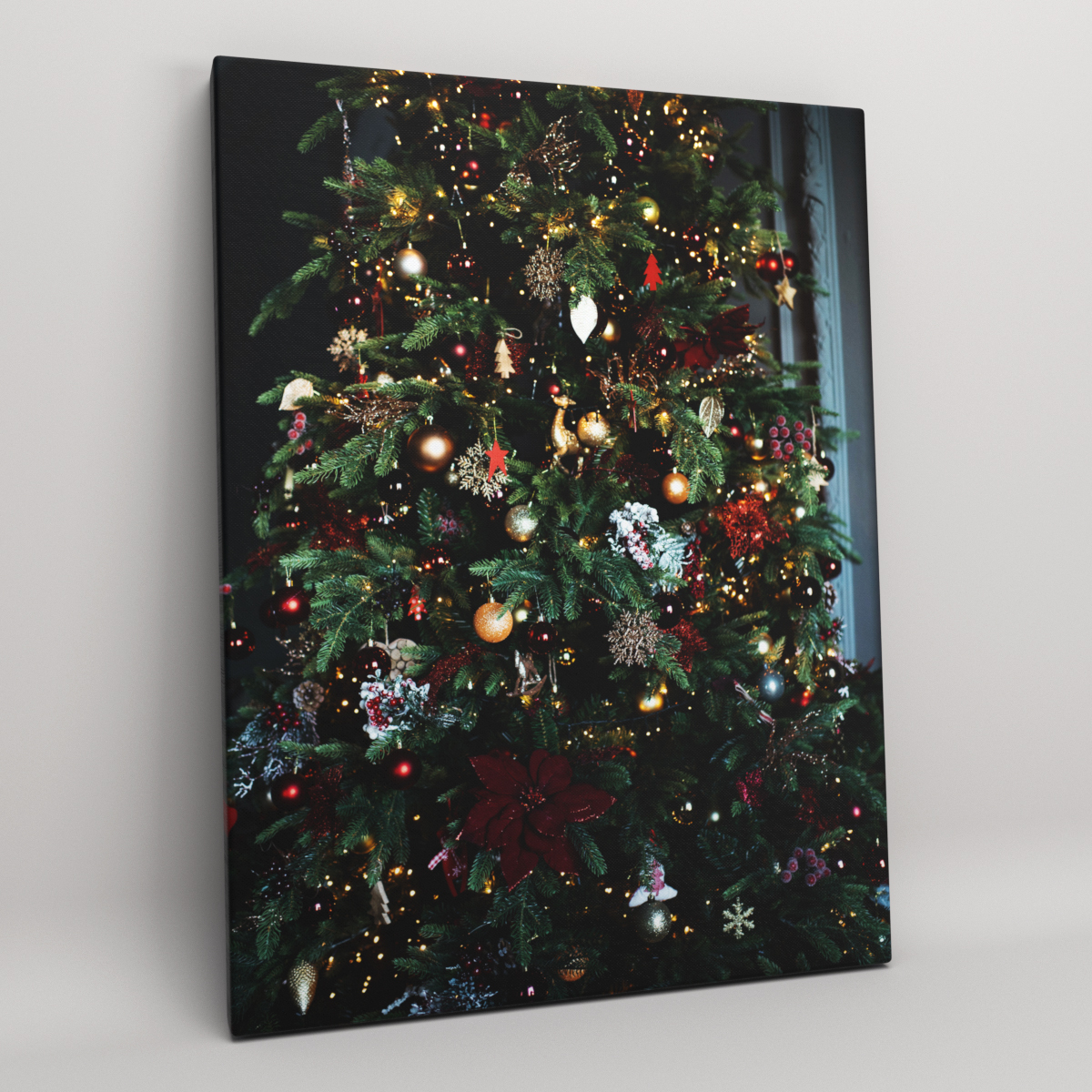 Картина на холсте (интерьерный постер) Новогодняя елка с деревянным  подрамником, размер 30x40 см - купить по низкой цене в интернет-магазине  OZON (366792297)