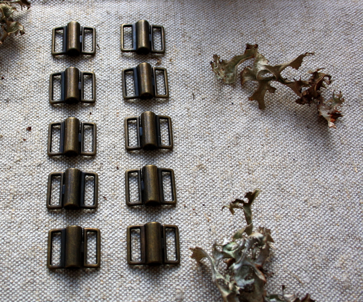 Кнопки металл 15мм. Металлическая подвеска маленькая. Металл 15 мм. Кнопка металл d15 мм(альфа). 8896540 штука латунная старинная.