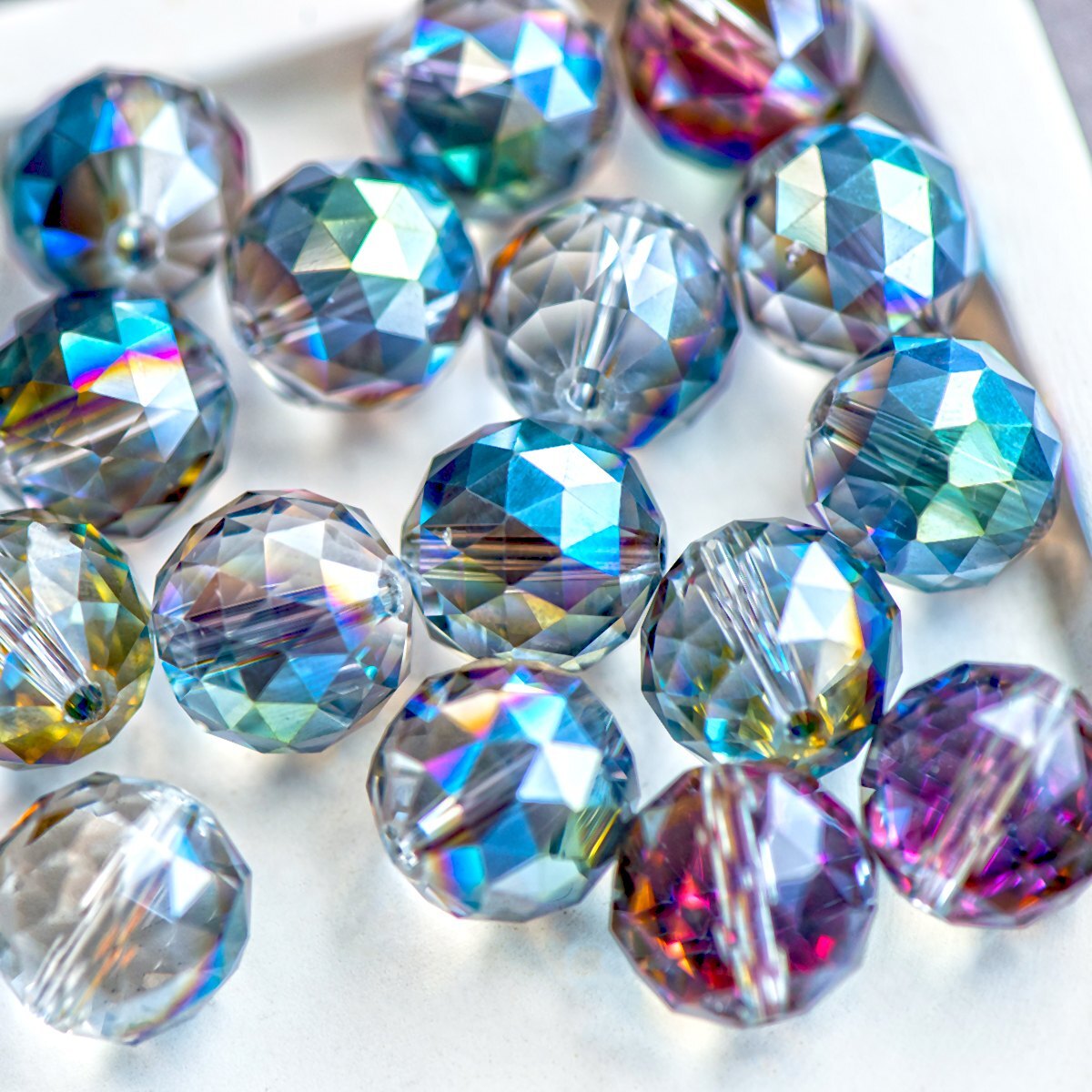 Агат бусины граненые полупрозрачные. Бусины прозрачные граненые. Граненые бусины. Стеклярус 12мм. Бусины стекло граненые.