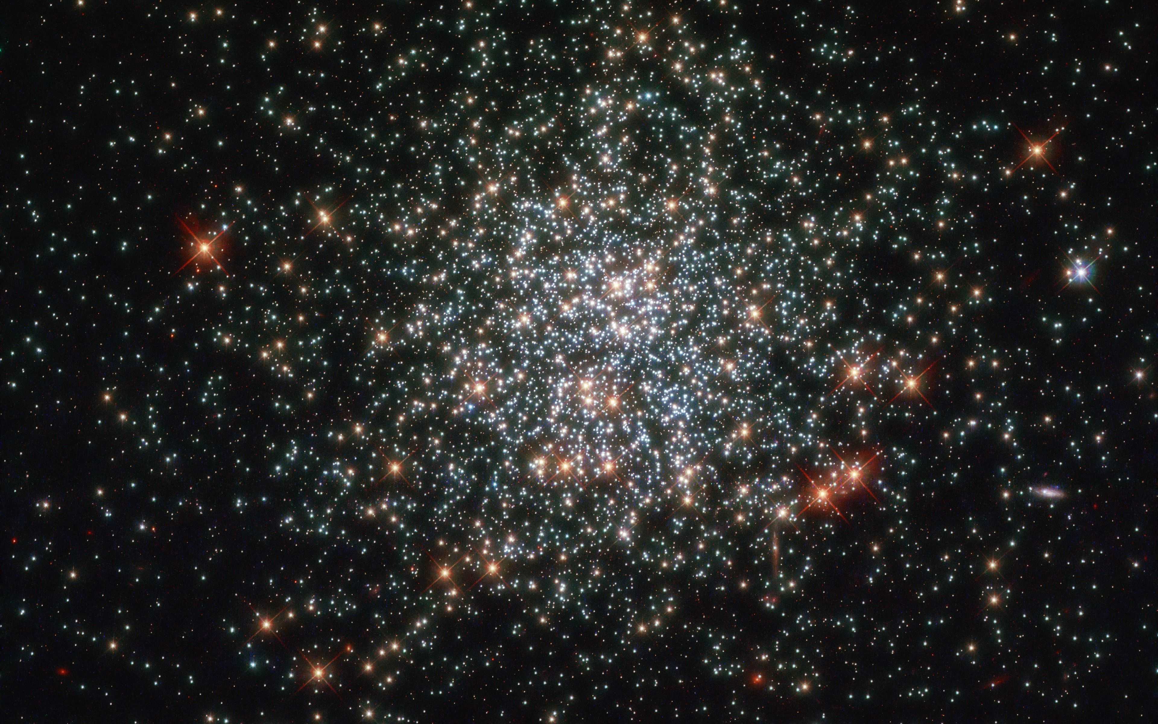Звезды в космосе фото. Квинтет Стефана Хаббл. Скопление галактик cl0024+1654. Галактика Млечный путь телескоп Хаббл. Скопление галактик снимок телескопа Хаббл НАСА.