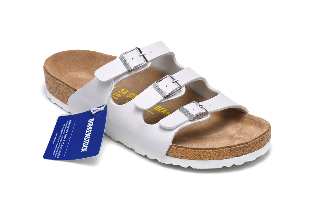 Тапки биркеншток. Шлепанцы биркенштоки. Birkenstock тапочки. Birkenstock сабо женские. Birkenstock золотые шлепки.