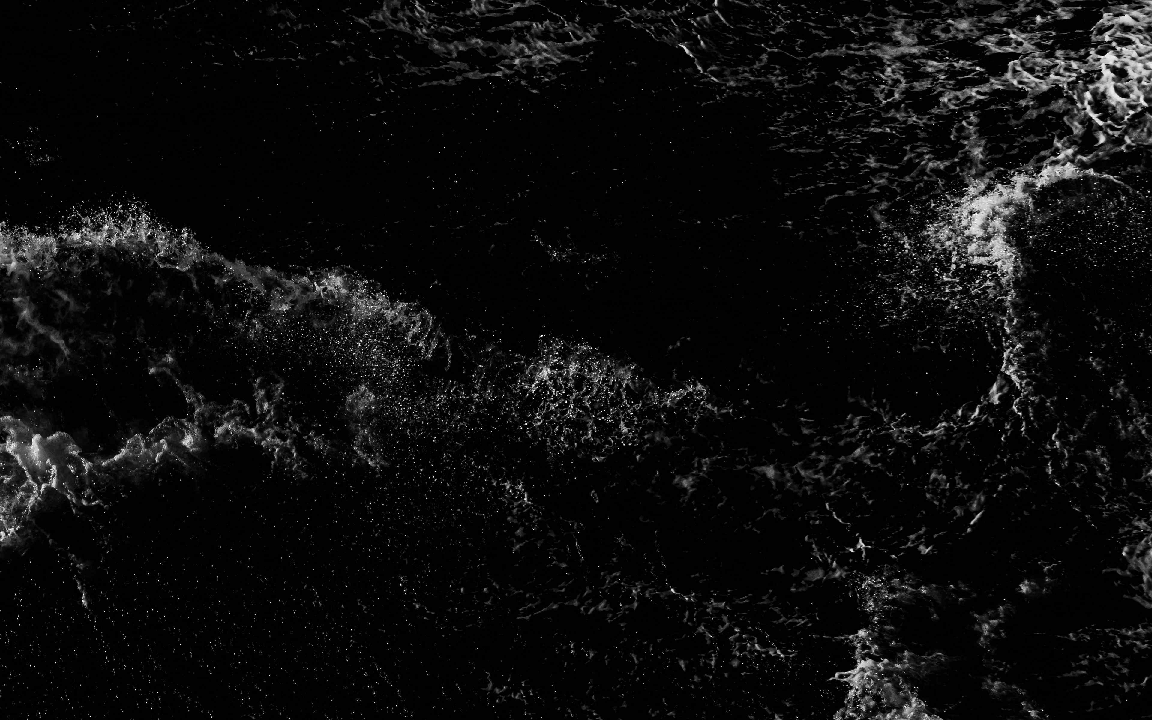 Текст черные волны. Черные волны. Черная вода. Волны на черном фоне. Темные воды.