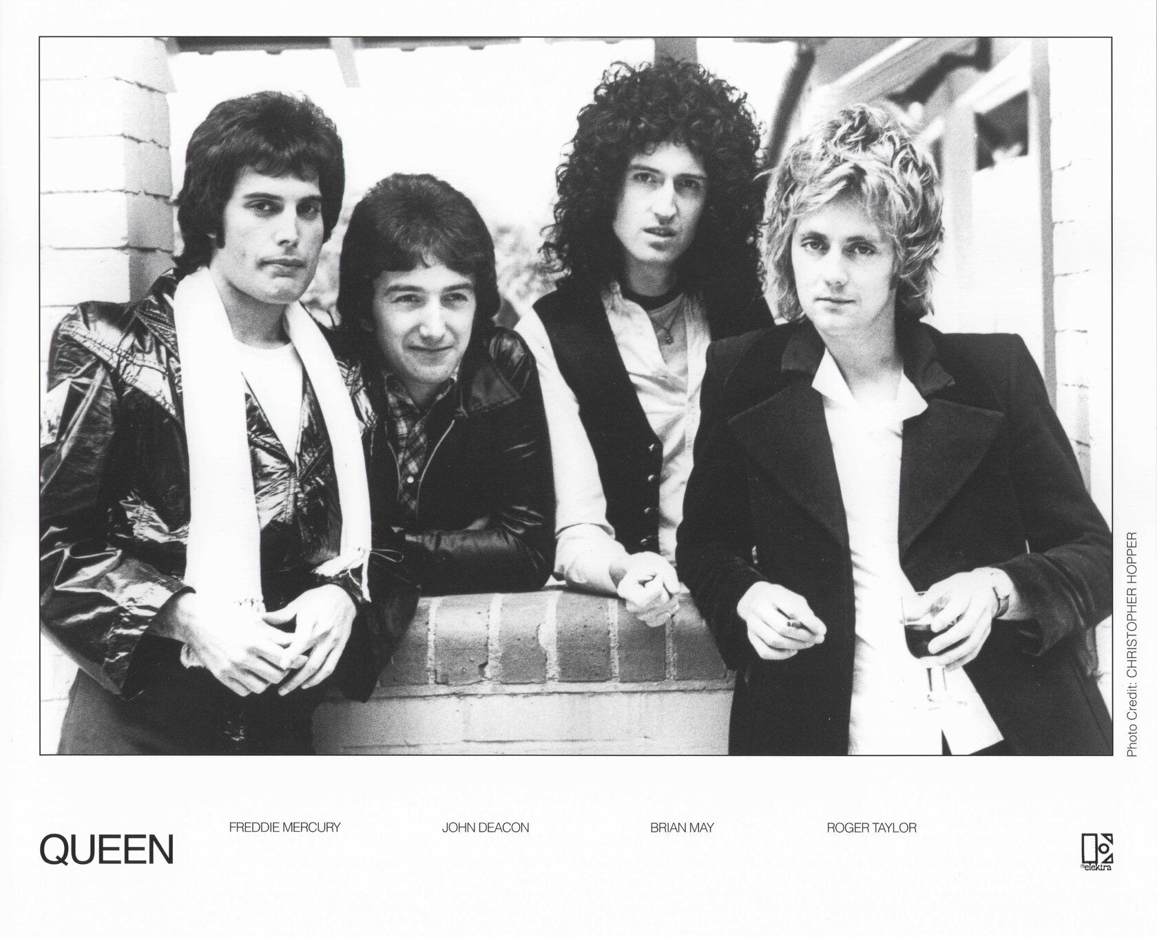 Песня am queen. Queen 1977. Queen 1973. Группа Квин альбомы. Queen Queen 1973 обложка.