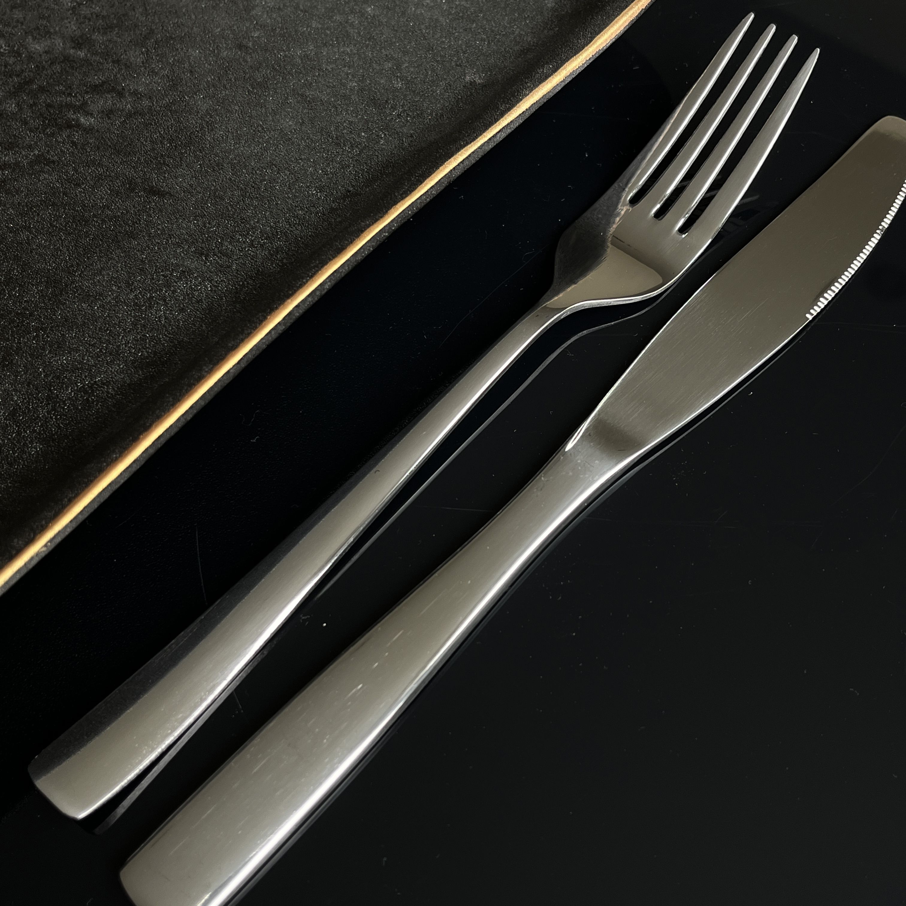 Oneida столовые приборы из серебра. Oneida столовые приборы. столовые приборы с клеймом emd90. столовые приборы из серебра. есть серебряными приборами.