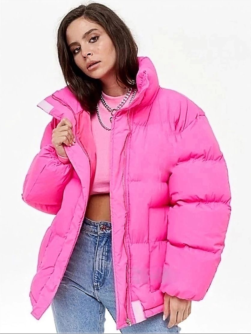 Короткая розовая куртка