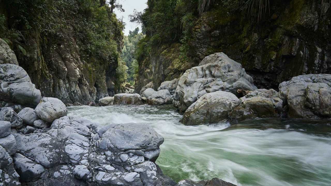 Река камни фото