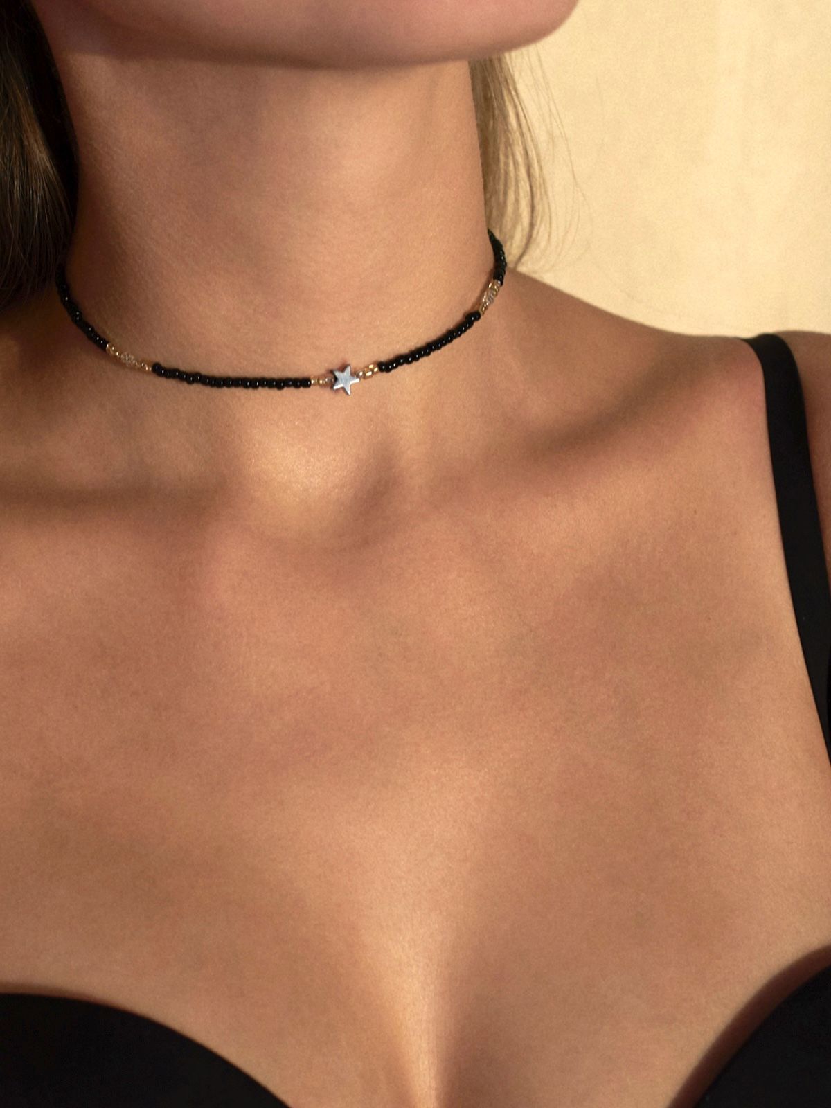 Чокер из бисера на шею. Бижутерия женская. Ожерелье, украшение - купить сдоставкой по выгодным ценам в интернет-магазине OZON (871830968)