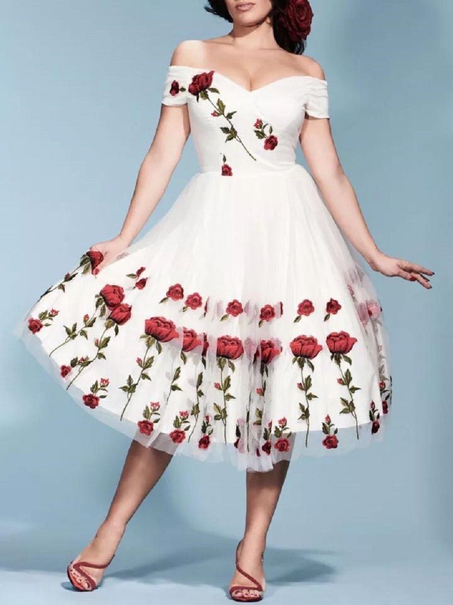 Платье белое с вышитыми розами