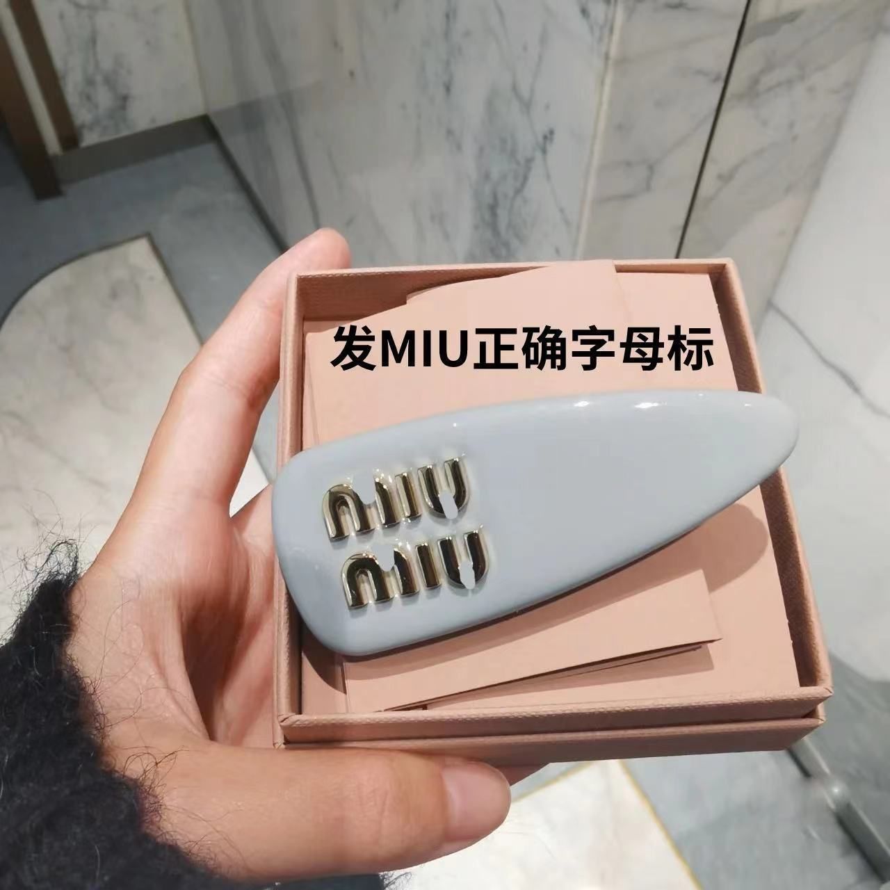 Заколка miu miu. Заколка miu miu для волос.