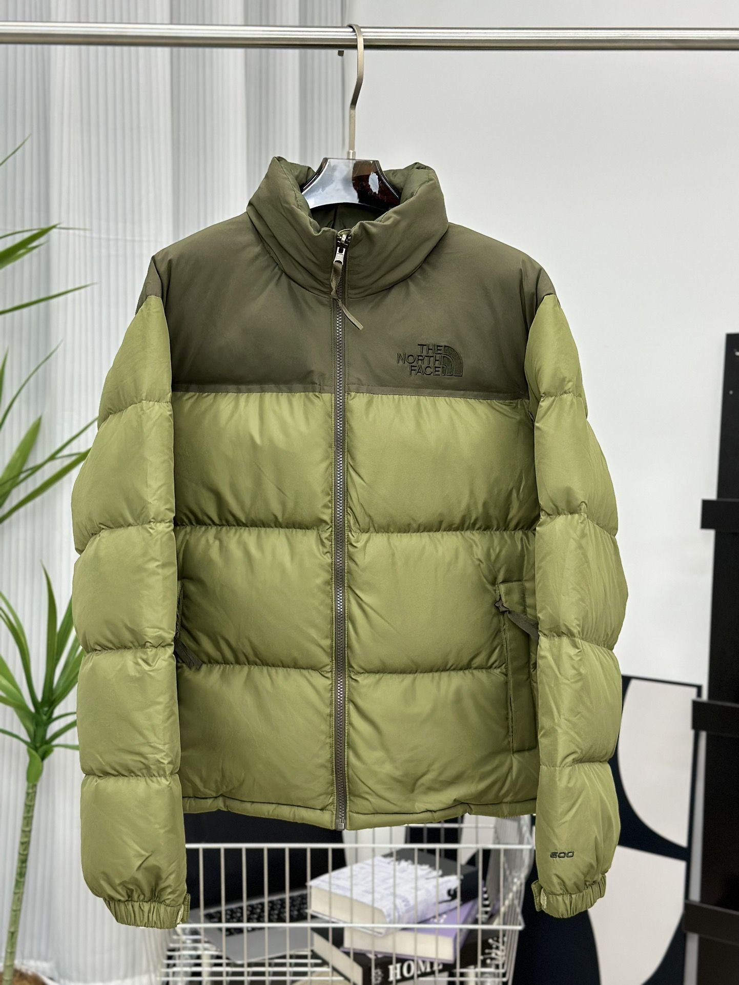 Nuptse 600 online