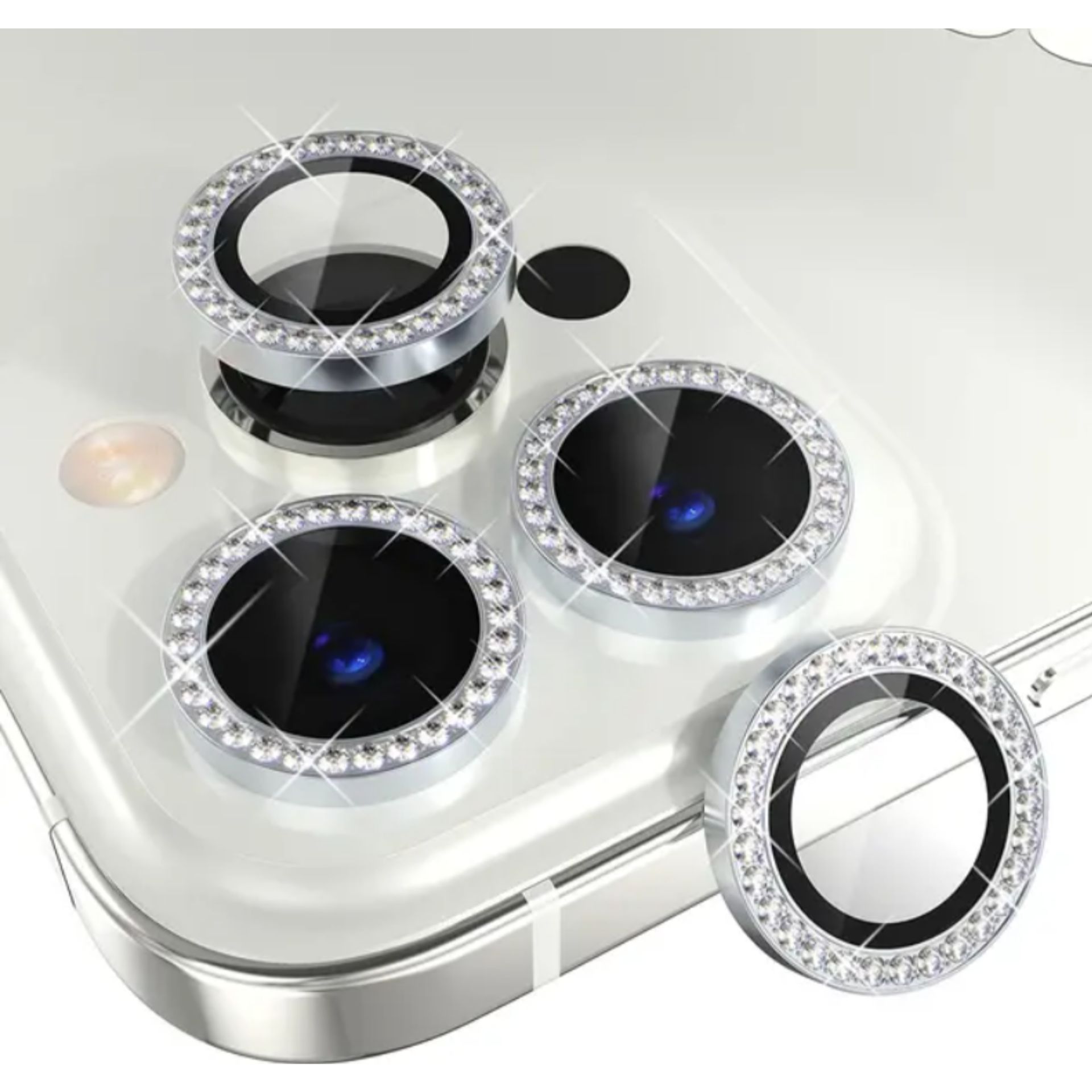 Термостразы swarovski. Стразы на чехол телефона. Защитное стекло на камеру со стразами. Стразы на камеру. Насадки на камеру айфона.