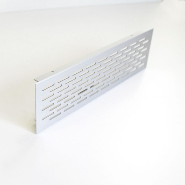 Вентиляционная решетка металлическая 70*750, белая , для мебели, кухни .