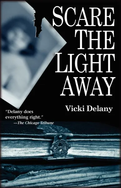 Обложка книги Scare the Light Away, Vicki Delany