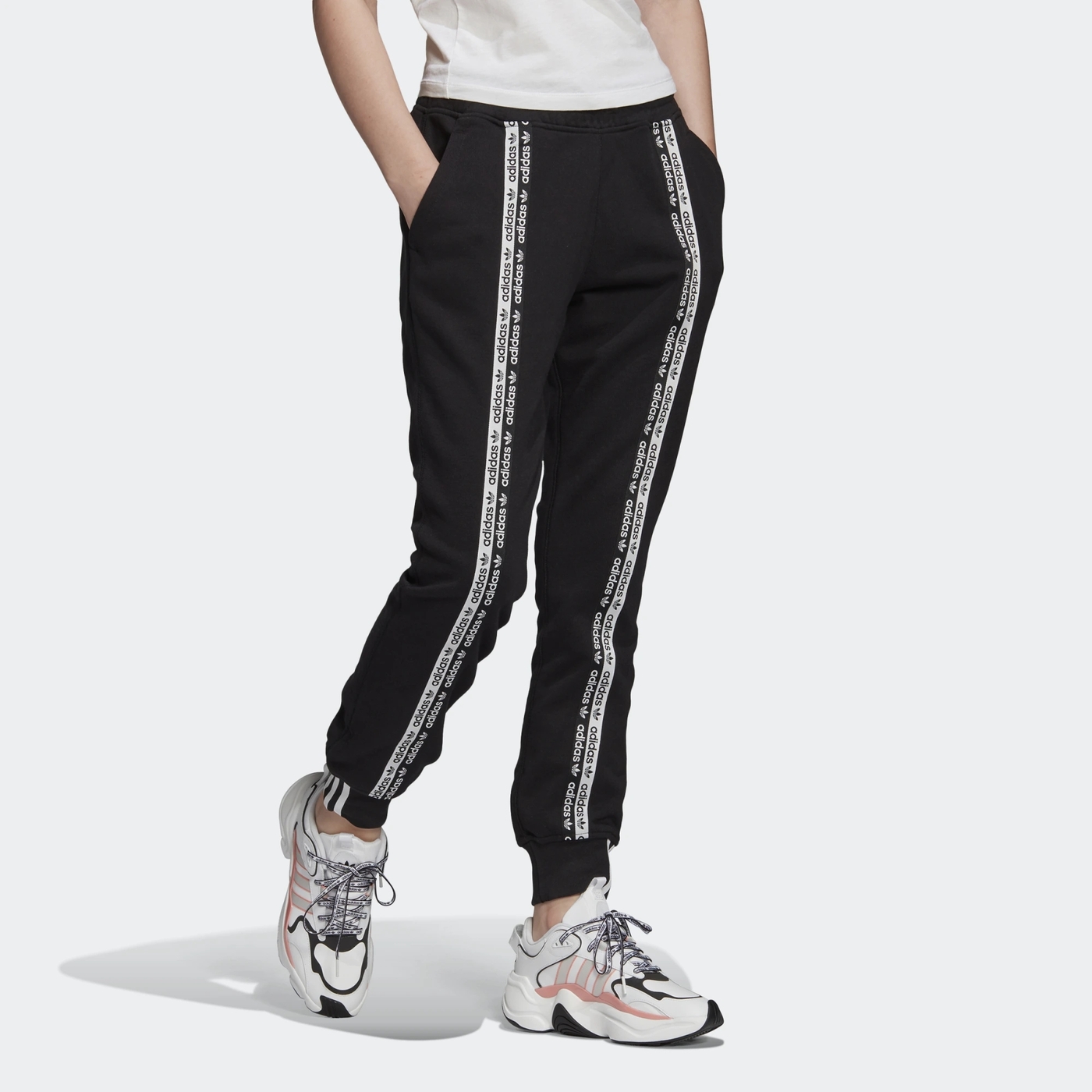 Штаны originals. Брюки adidas Originals Cuff Pant. Штаны адидас женские джоггеры. Спортивные джоггеры адидас женские. Адидас ориджинал штаны женские.