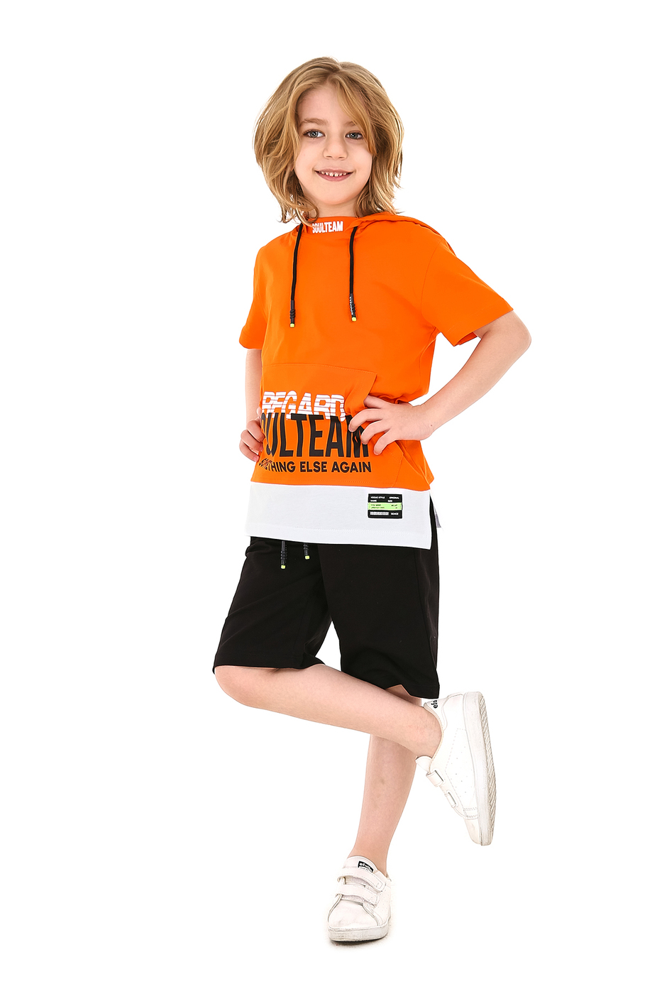 Футболка рожица. Одежда со смайликами. Желтая прикольная футболка. Бренд одежды со смайлом. Куртка со смайликами.