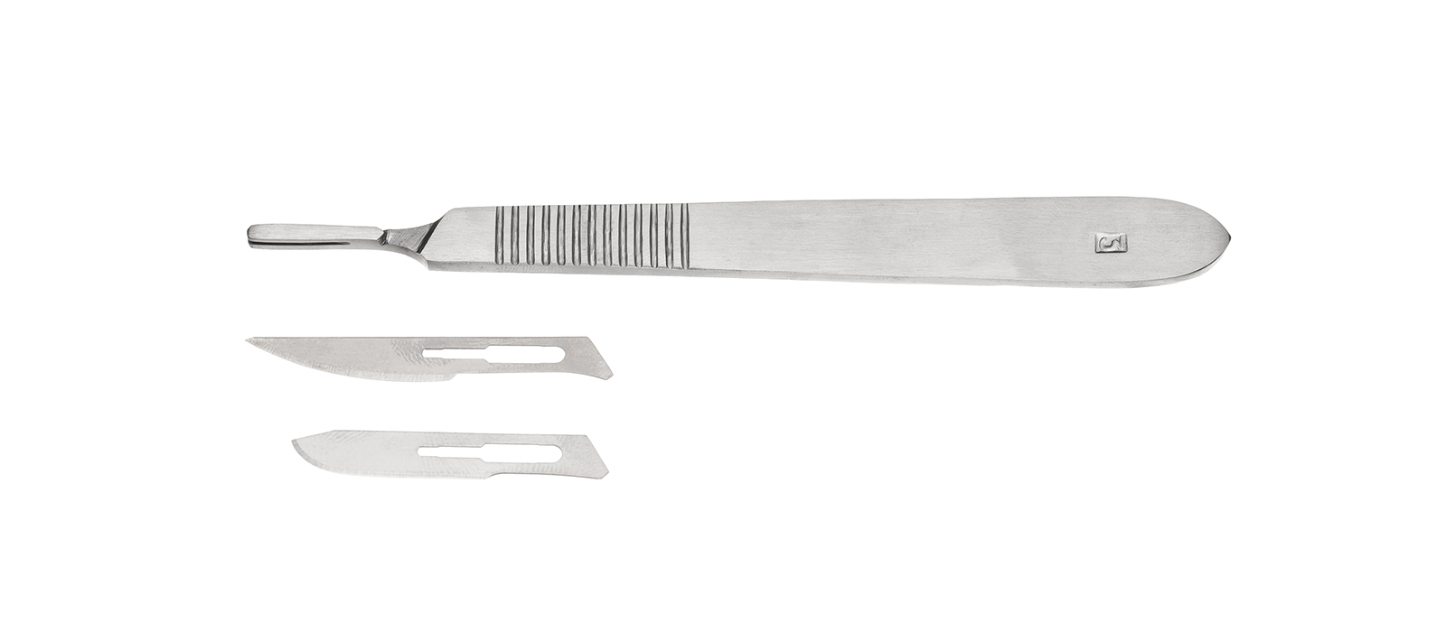 скальпель со сменными лезвиями