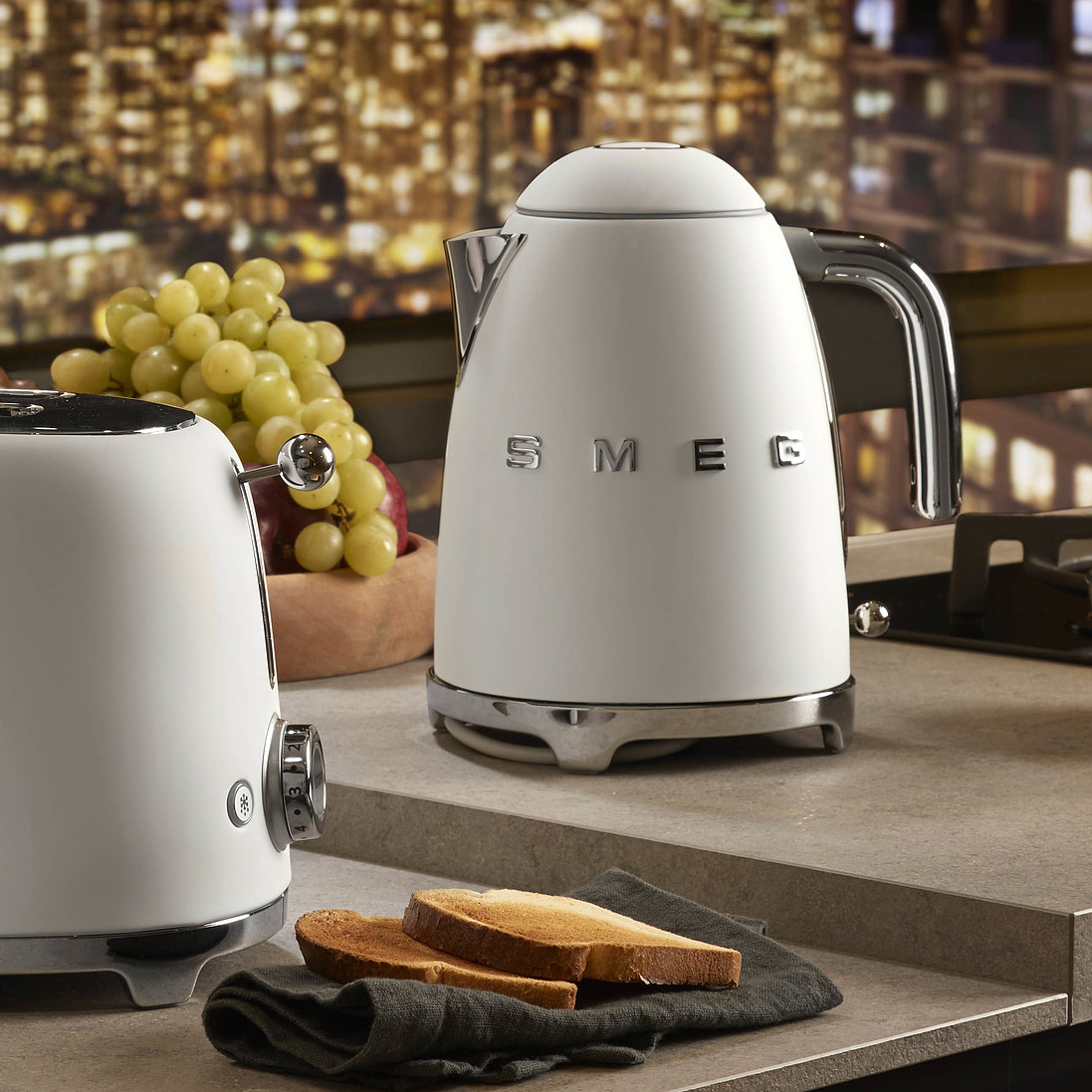 smeg чайник в интерьере кухни