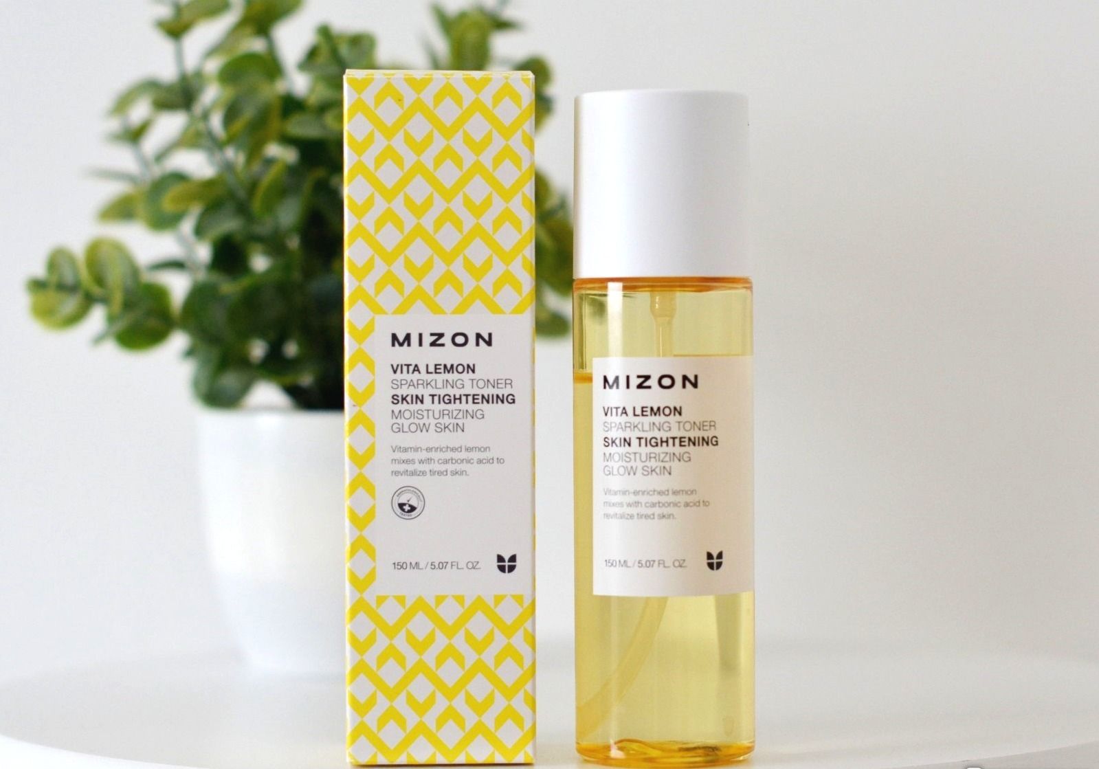 Увлажняющий тонер для лица корея. Mizon Vita Lemon sparkling Toner.