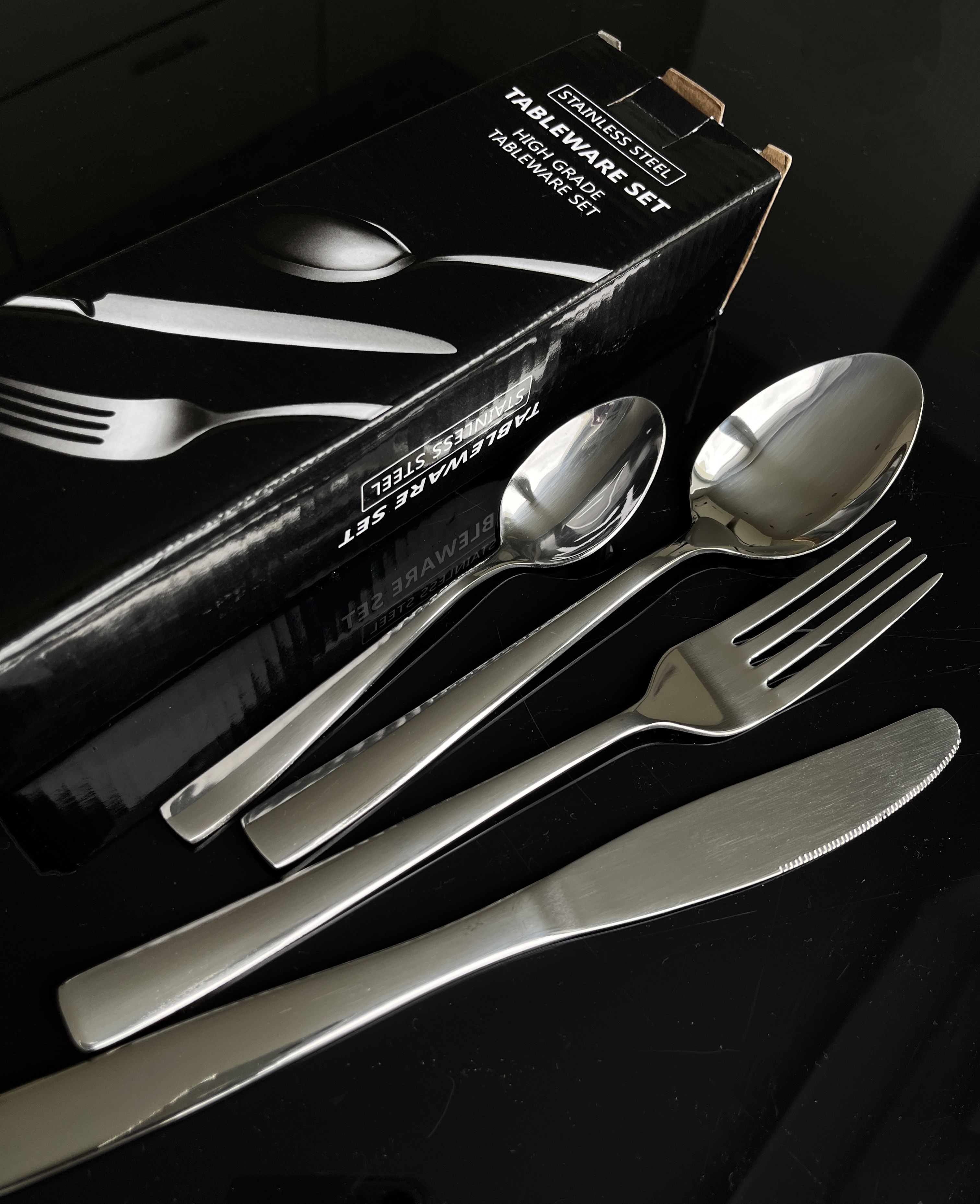 столовое серебро. есть серебряными приборами. набор столовых приборов из серебра. столовые приборы серебро мельхиор lw 90. серебрянный столовый набор.