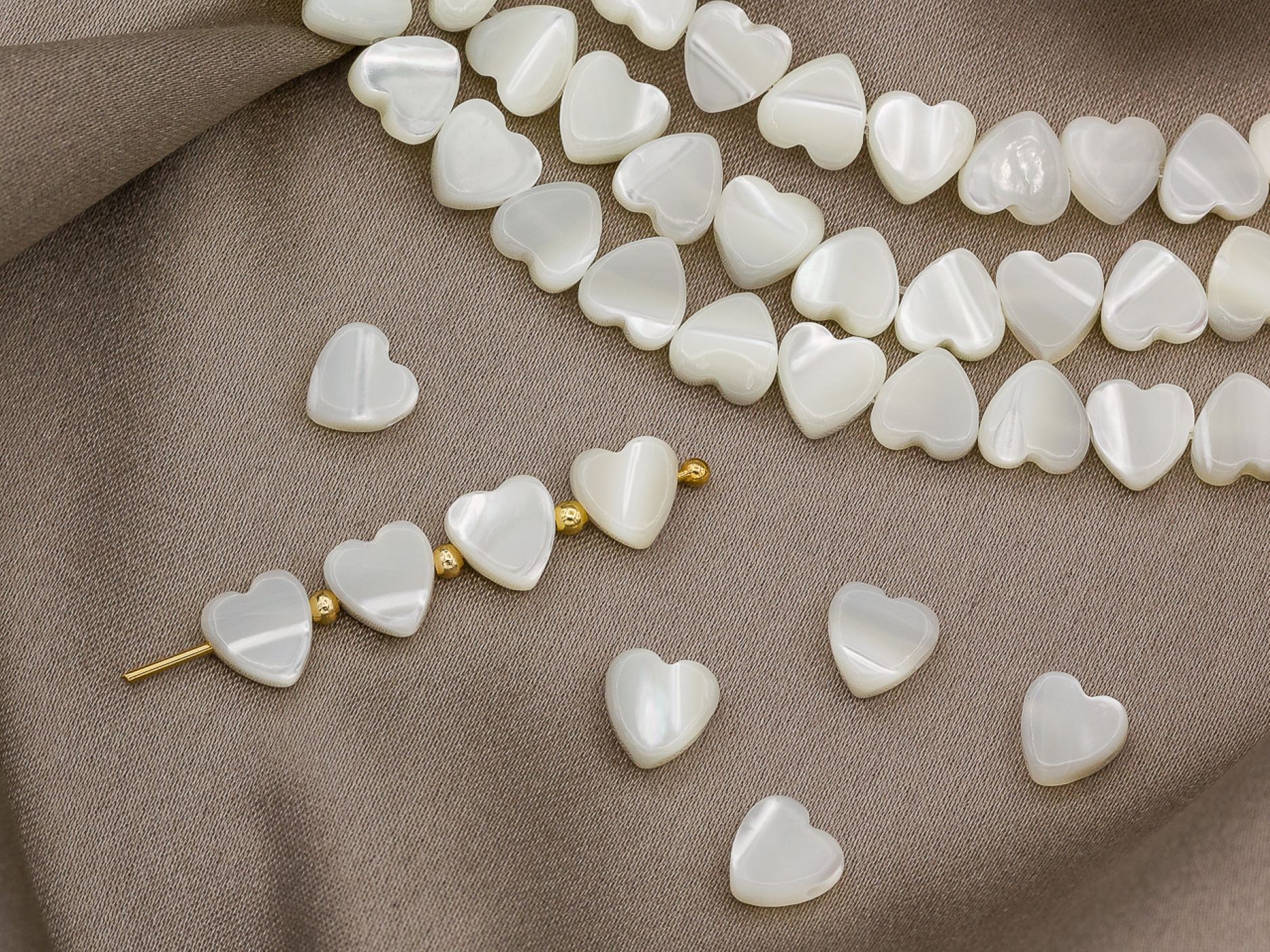 перламутровые бусины рис. перламутр бусины. бусины из перламутра. бусины из перламутра. бусины из перламутра.