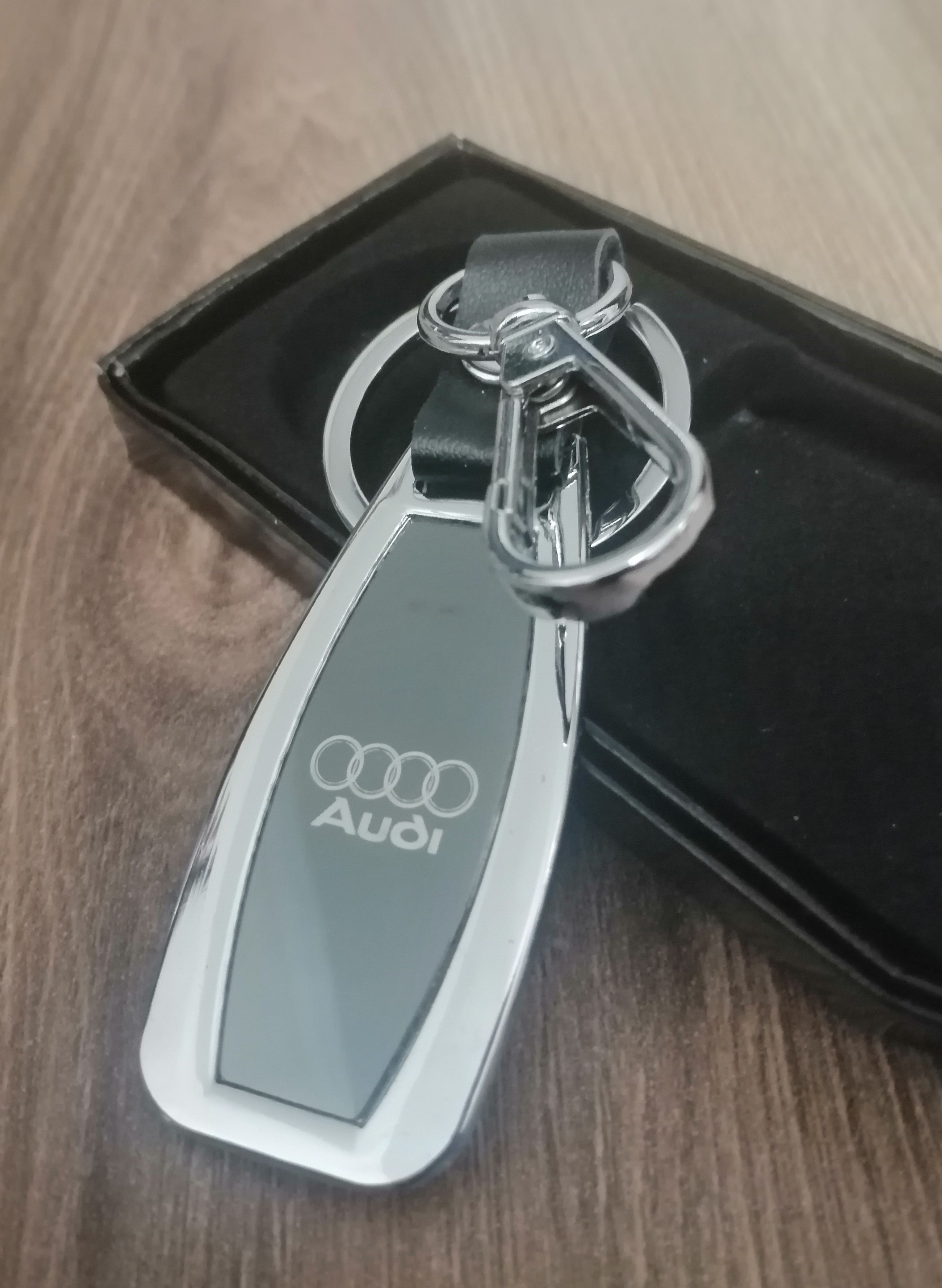 Брелок для ключей с логотипом Audi (Ауди) автомобильный / Брелок для ключей  автомобиля с карабином - купить с доставкой по выгодным ценам в  интернет-магазине OZON (969948490)