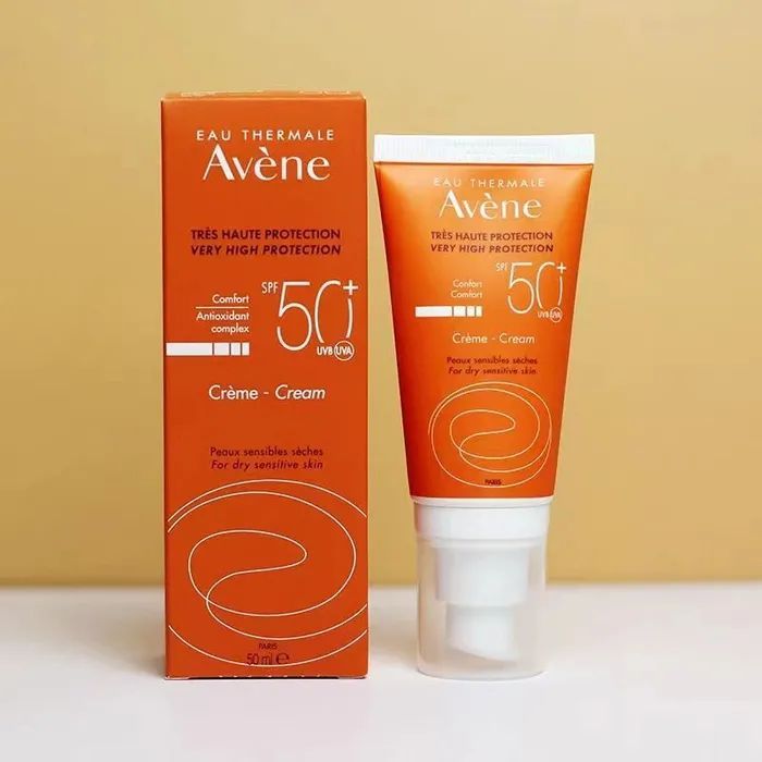 Авен солнцезащитный крем. Avene солнцезащитный крем. Молочко Авен от солнца с какого возраста.