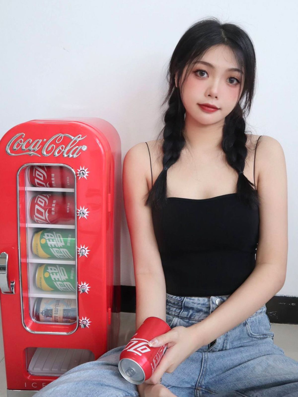 Холодильный шкаф 可口可乐冰箱, серый