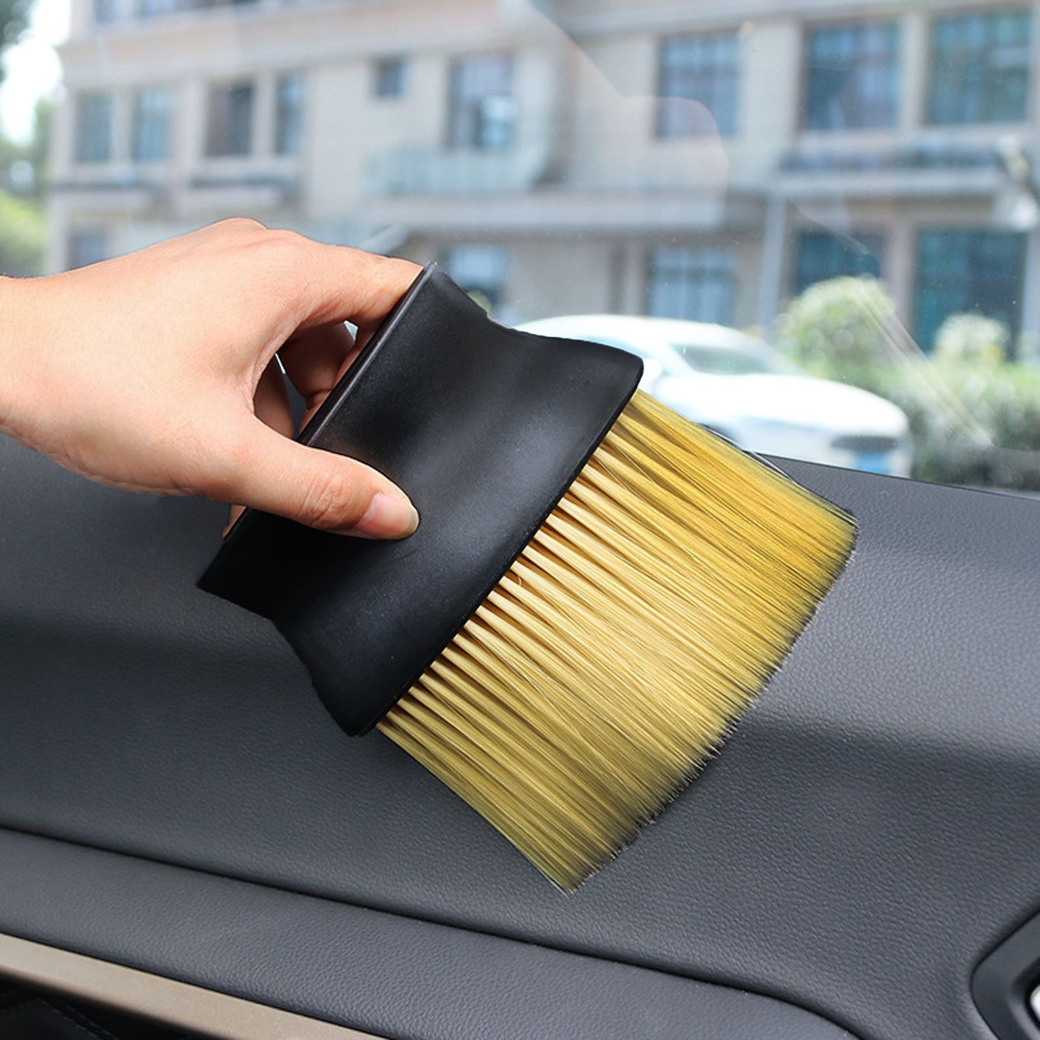 Car dust sweep detailing. Щетка для чистки салона авто. Щетка для пыли автомобильная. Щётка для химчистки автомобиля. Для чистки автомобиля щетка от пыли.