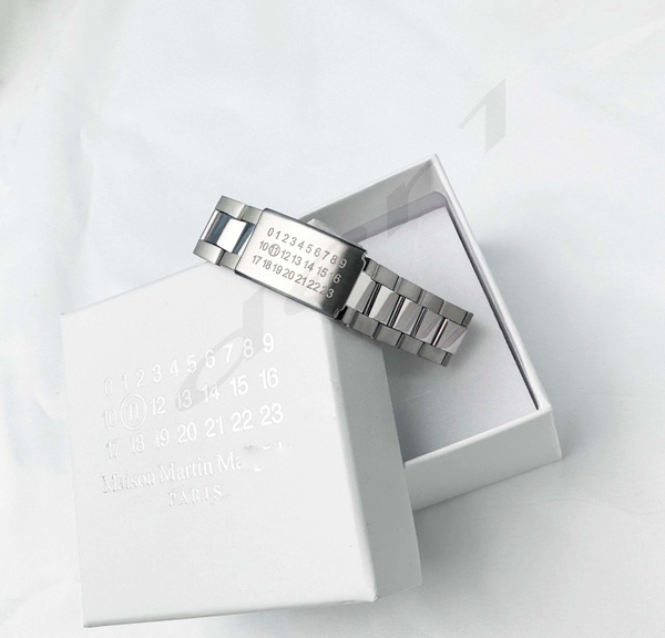 MAISON MARGIELA Шарм Cordura 900D - купить с доставкой по выгодным ...