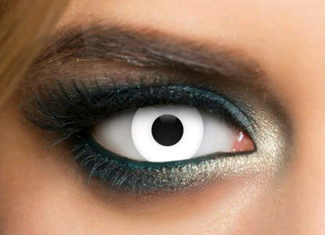 Черный пигмент глаза. Black sclera 2 линзы. Линзы фулл Блэк. Черные глаза. Черный цвет глаз.