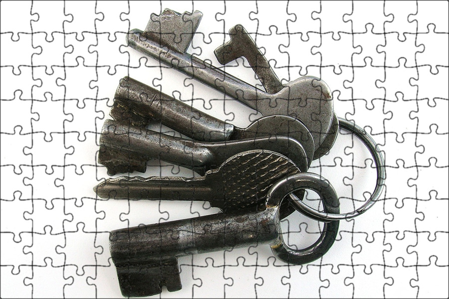 Есть замок нет ключа. Ключ металлический. Железный ключ. Чугунный ключ. Ключ из металла.