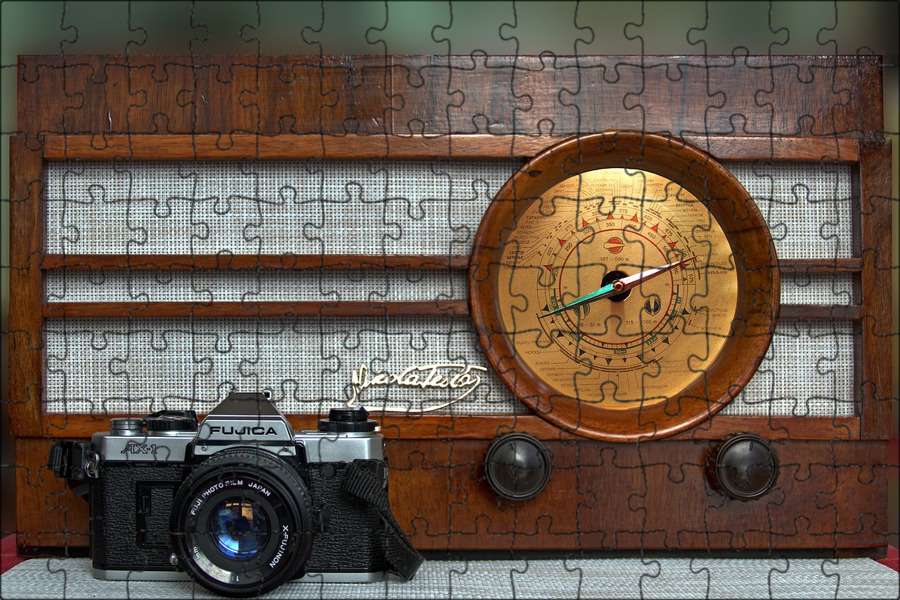 Сайт старое радио. Тесла ретро радиоприемники. Старая аналоговая видеокамера. Старое радио шкала. Старинное радио фото.