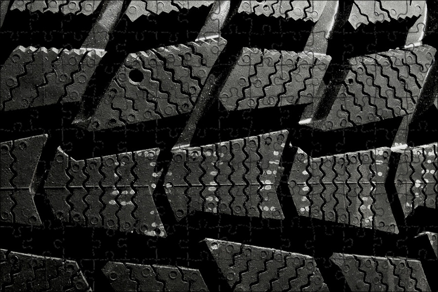Отпечаток шины. Потресканная резина липучка. Глубина протектора бриджстоун r168. Протектор шин. Изношенные шины.