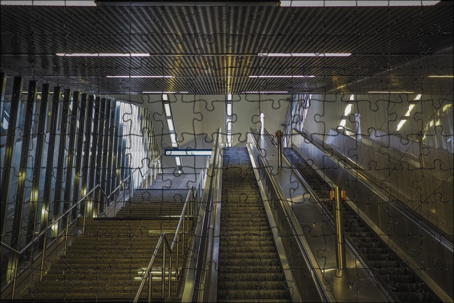 Как называется лестница в метро. Железнодорожная лестница. метро pixabay. лестница в поезде. зеркальная станция.