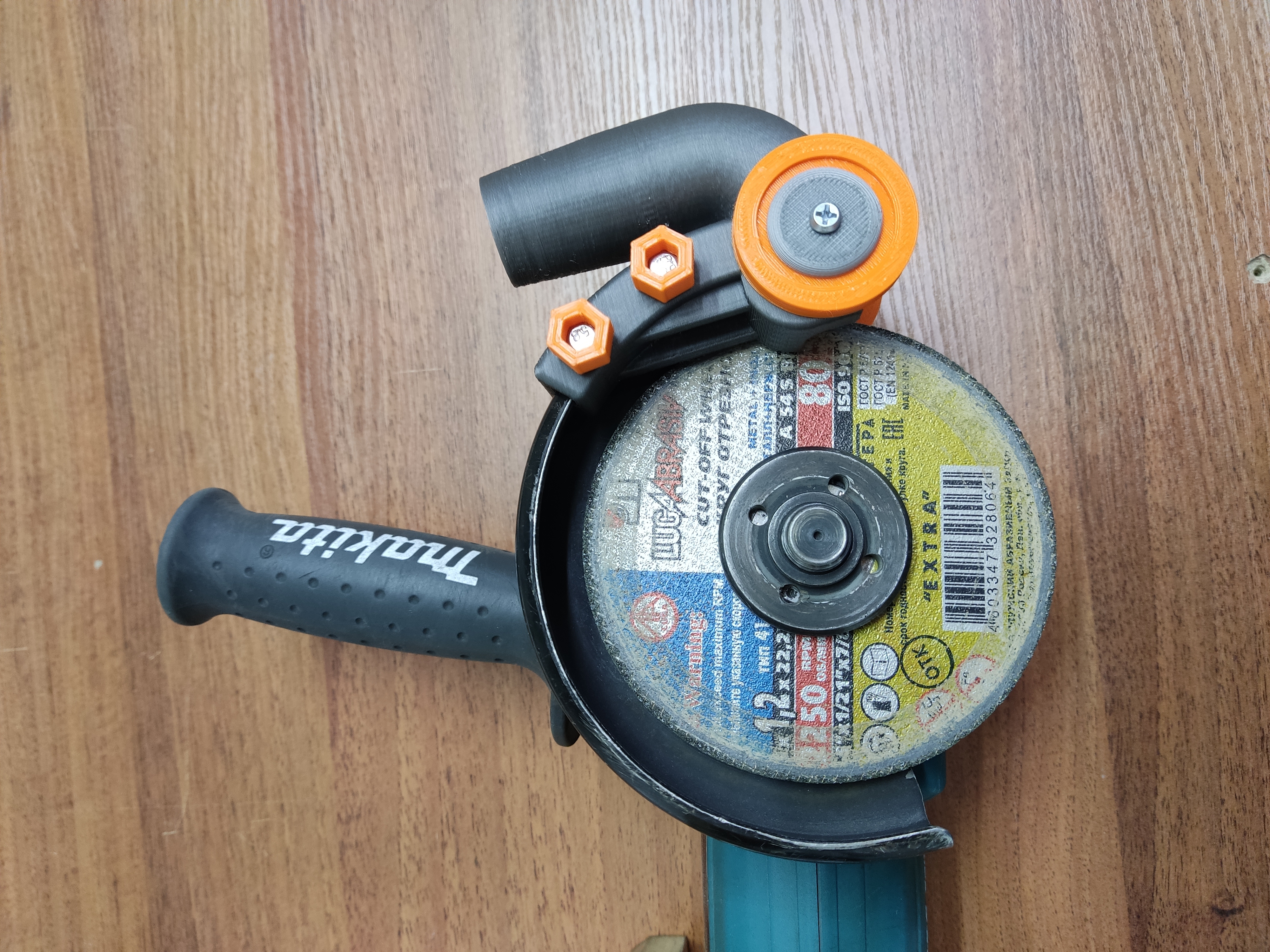 Пылеуловитель для болгарки 125. Пылеуловитель для болгарки 125. Makita 3612 пылеотвод. Пылеотвод пылеуловитель на кожух для болгарки ушм 125 мм. Пылеотвод для ушм 125.