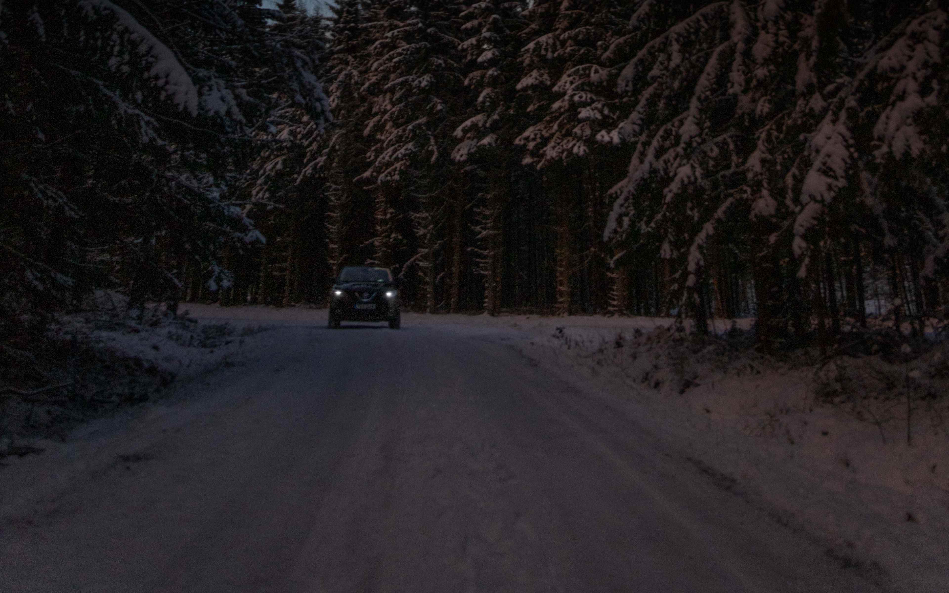 Дорога в ночь слова. Дорога зима ночь. Ночная зимняя дорога. Дорога зимой ночью. Машина зима ночь.