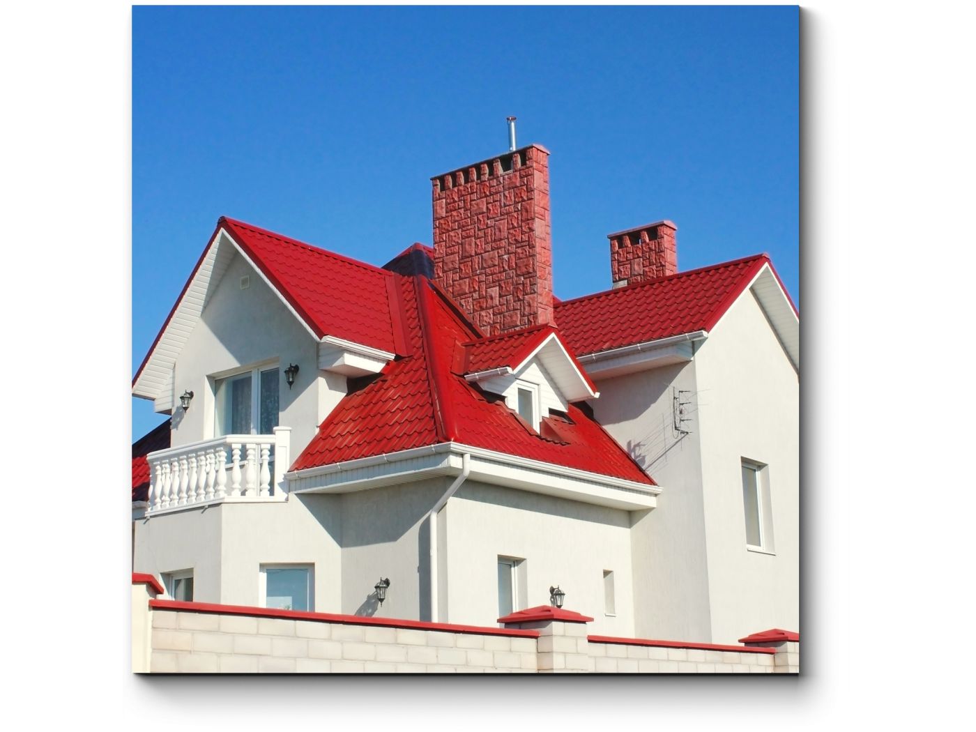 Дом с красной крышей фото