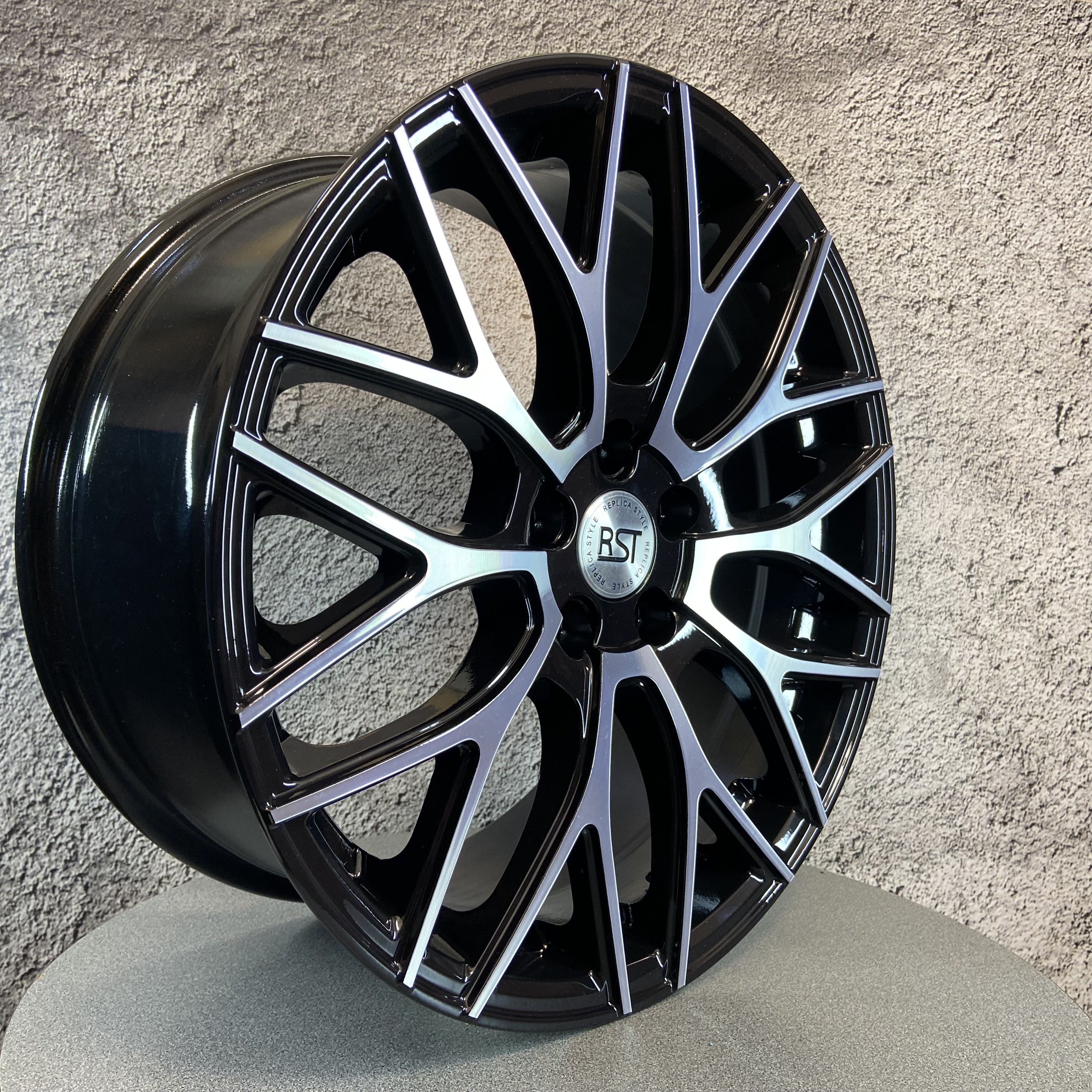 RST  Колесный диск Литой 18x8" PCD5х112 ET39 D66.6