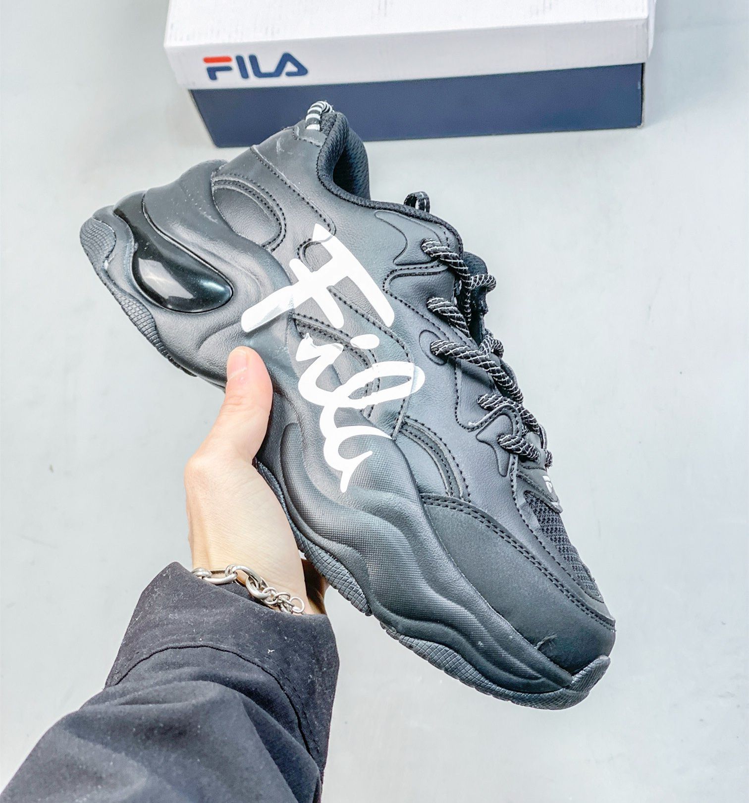 Год фила. Год фила. Фила бренд. Fila summer journey костюм. Год фила.