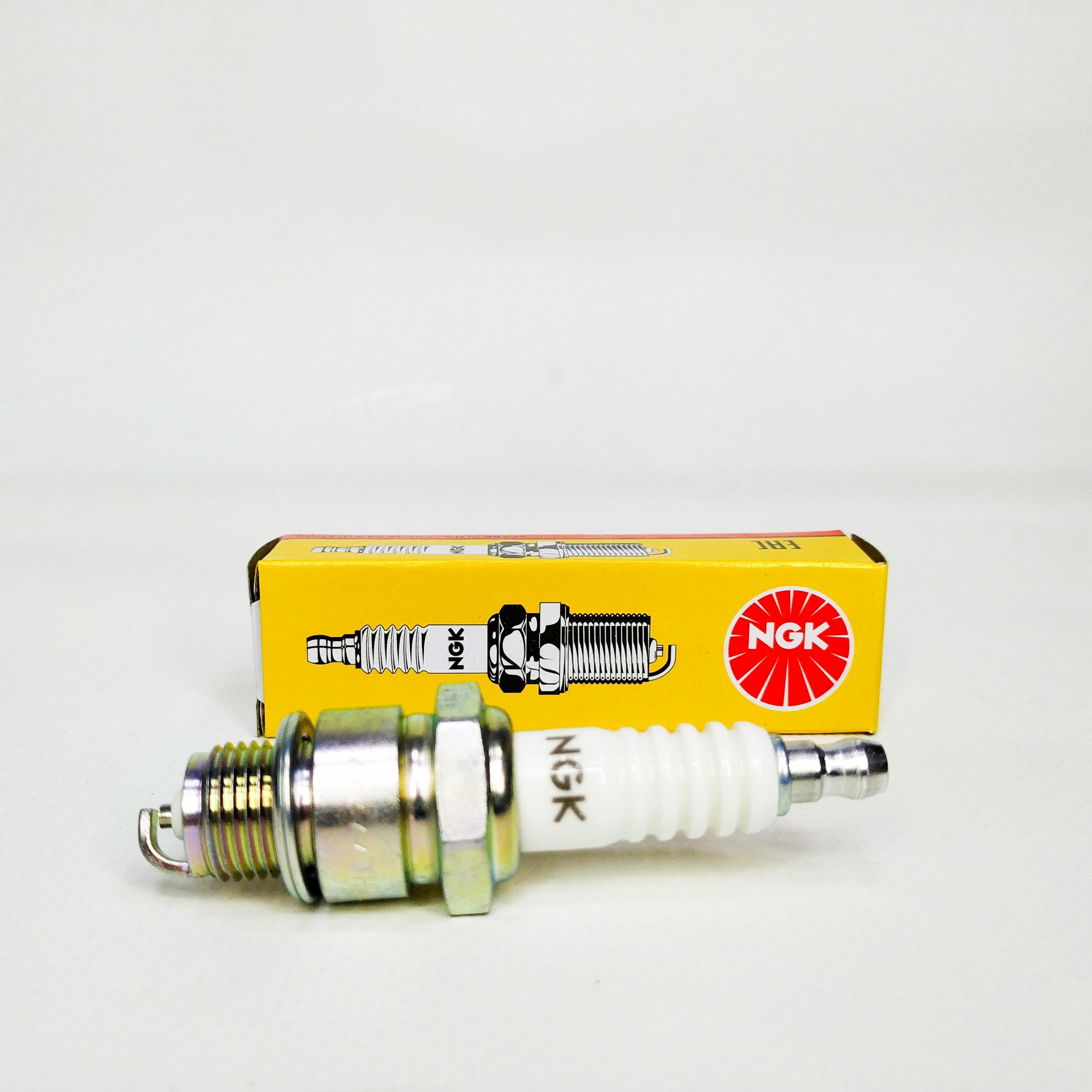 Зазор на свечах зажигания мотороллера муравей. Свечи а17д или а20д узам. Какую свечу на муравей. Свеча зажигания для мотороллера муравей. Свеча зажигания мотороллер муравей размеры.