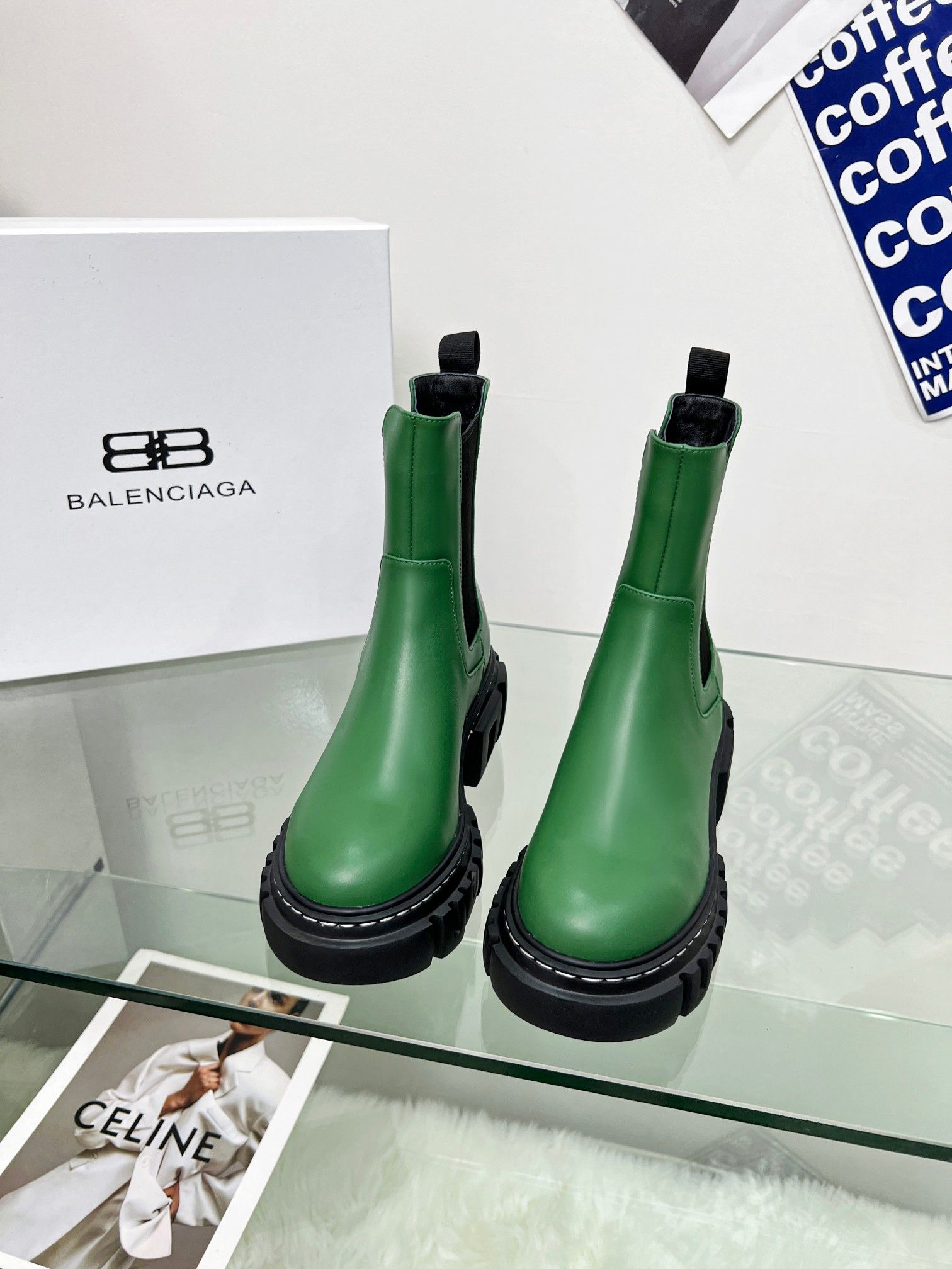 Ботинки Balenciaga - купить с доставкой по выгодным ценам винтернет-магазине OZON (1133198629)