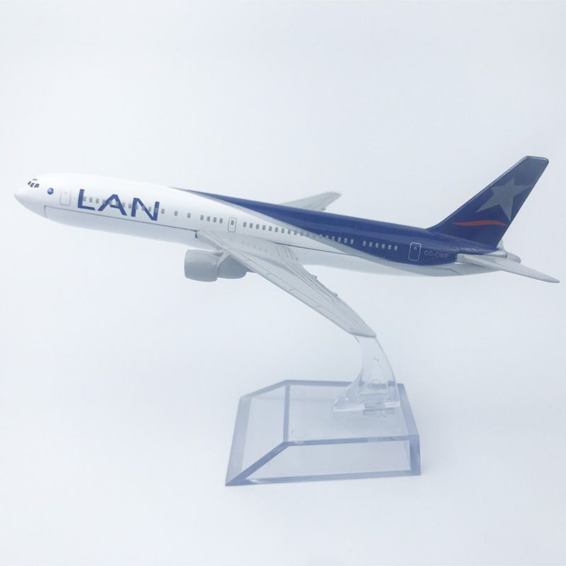 Металлическая модель самолета Boeing 777 LATAM Airlines #1