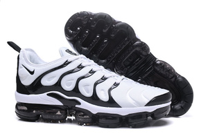 black and white air vapormax plus